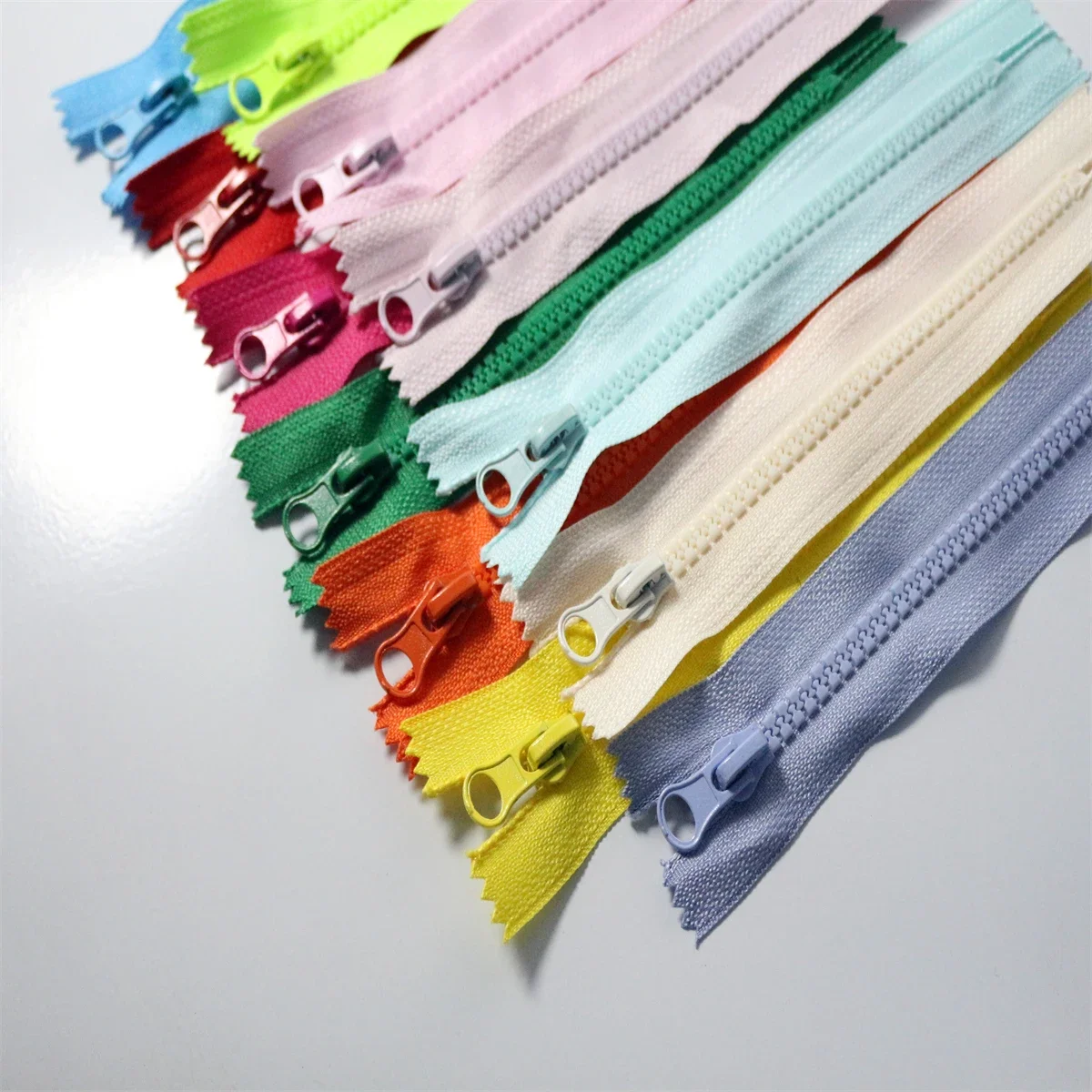 Home Textiles Manufacturer - Resina Fechado Cauda Bolso Curto Zipper